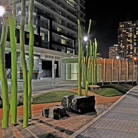 Square One Fully Furnished Suite Mississauga Exterior foto