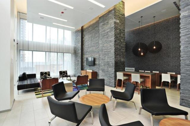 Square One Fully Furnished Suite Mississauga Exterior foto