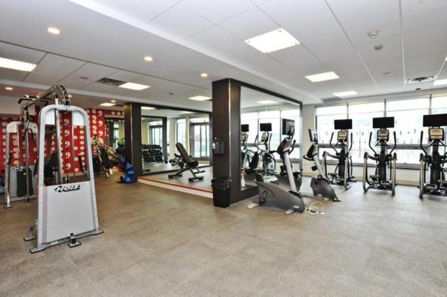 Square One Fully Furnished Suite Mississauga Exterior foto