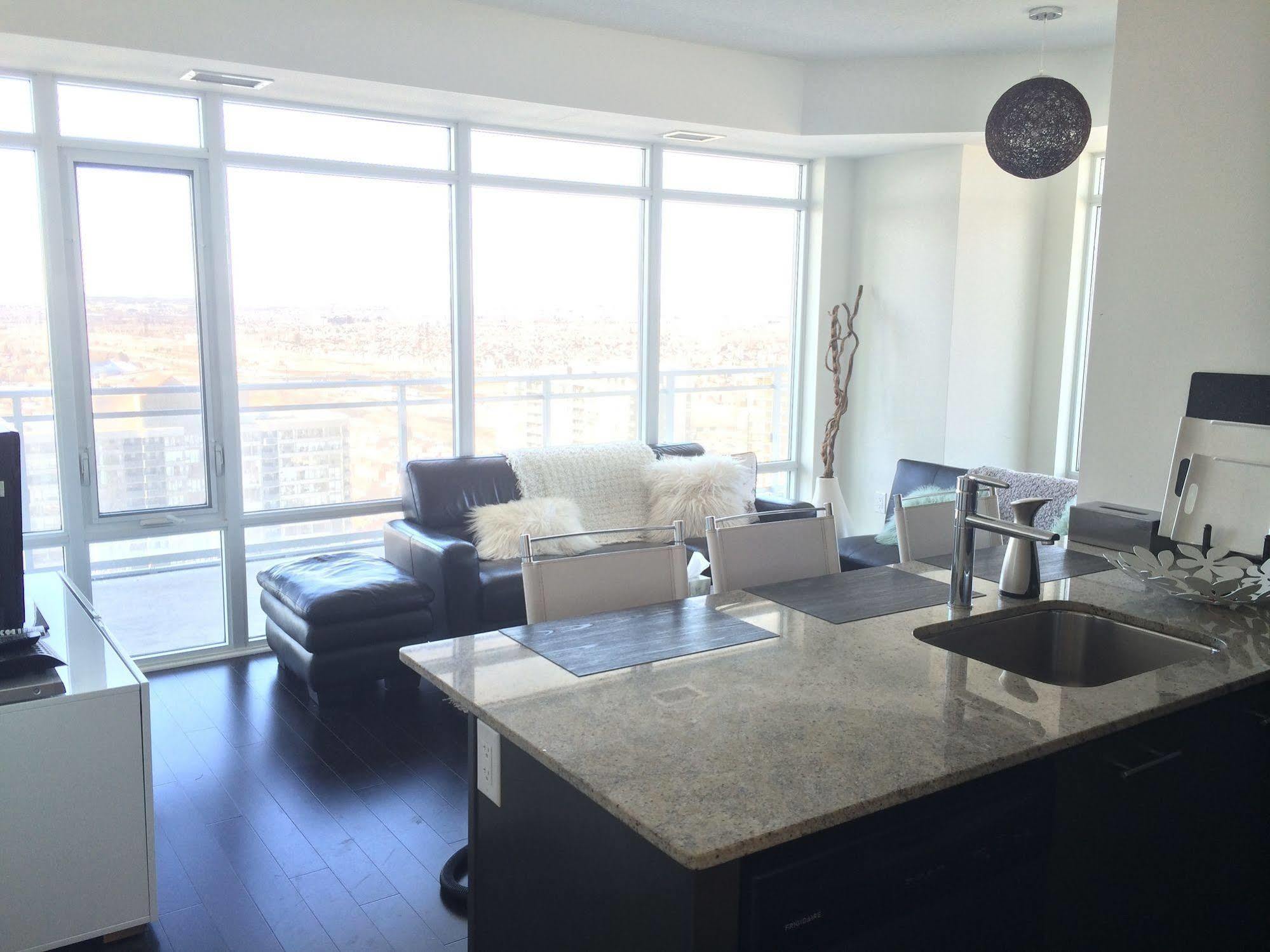 Square One Fully Furnished Suite Mississauga Exterior foto
